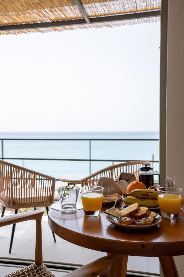 Thea Beachfront Suites In Lourdas Beach Lourdata  Zewnętrze zdjęcie